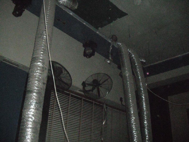 Απίστευτες φωτογραφίες από την κατάρρευση ψευδοροφής σε μπαρ της Θεσσαλονίκης [εικόνες] | iefimerida.gr 0