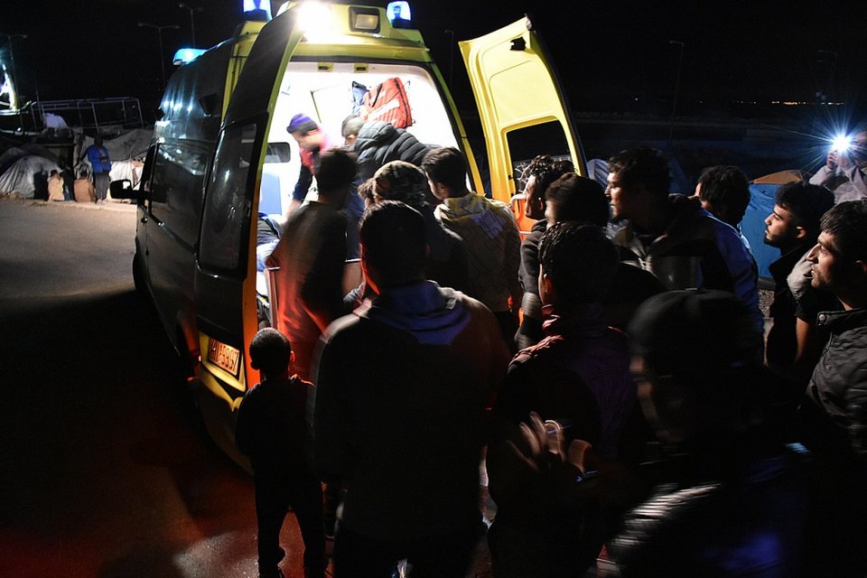 Χίος: Συνελήφθησαν δύο άτομα που επιτέθηκαν στους πρόσφυγες [εικόνα & βίντεο] | iefimerida.gr 0