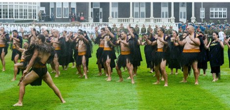 Ο γυμνός Μαορί χορευτής που ξάφνιασε την Κέιτ Μίντλετον -Η αμήχανη αντίδρασή της [εικόνες] | iefimerida.gr 10