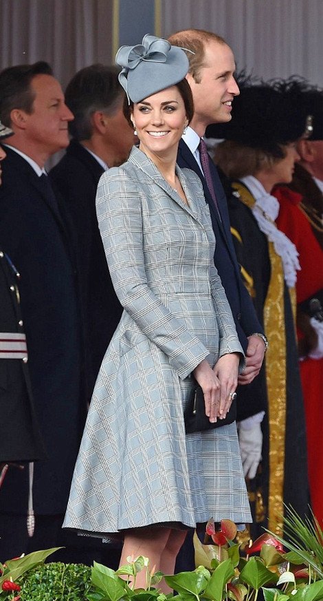 Η πρώτη δημόσια εμφάνιση της εγκυμονούσας Κέιτ Μίντλετον μετά από 1,5 μήνα -Το παρ' ολίγον σέξι ατύχημα [εικόνες] | iefimerida.gr 10