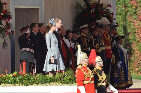 Η πρώτη δημόσια εμφάνιση της εγκυμονούσας Κέιτ Μίντλετον μετά από 1,5 μήνα -Το παρ' ολίγον σέξι ατύχημα [εικόνες] | iefimerida.gr 12