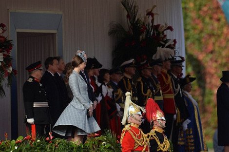 Η πρώτη δημόσια εμφάνιση της εγκυμονούσας Κέιτ Μίντλετον μετά από 1,5 μήνα -Το παρ' ολίγον σέξι ατύχημα [εικόνες] | iefimerida.gr 13