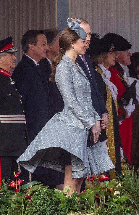 Η πρώτη δημόσια εμφάνιση της εγκυμονούσας Κέιτ Μίντλετον μετά από 1,5 μήνα -Το παρ' ολίγον σέξι ατύχημα [εικόνες] | iefimerida.gr 14