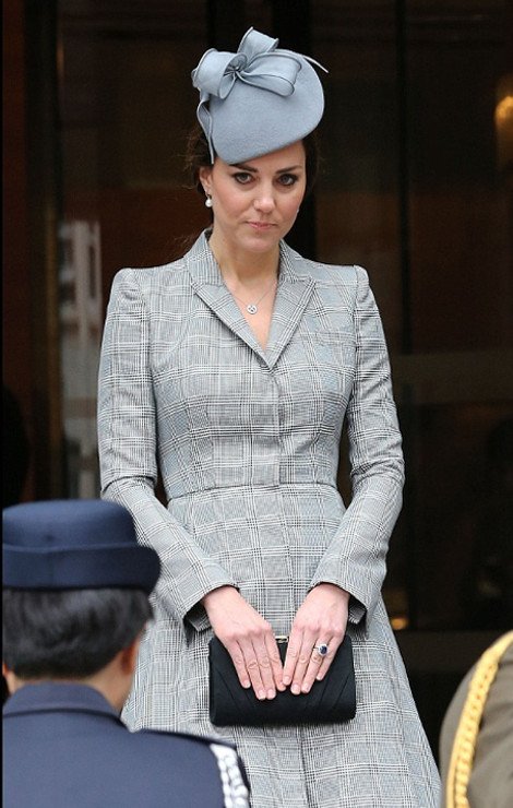 Η πρώτη δημόσια εμφάνιση της εγκυμονούσας Κέιτ Μίντλετον μετά από 1,5 μήνα -Το παρ' ολίγον σέξι ατύχημα [εικόνες] | iefimerida.gr 2