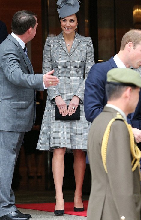 Η πρώτη δημόσια εμφάνιση της εγκυμονούσας Κέιτ Μίντλετον μετά από 1,5 μήνα -Το παρ' ολίγον σέξι ατύχημα [εικόνες] | iefimerida.gr 3