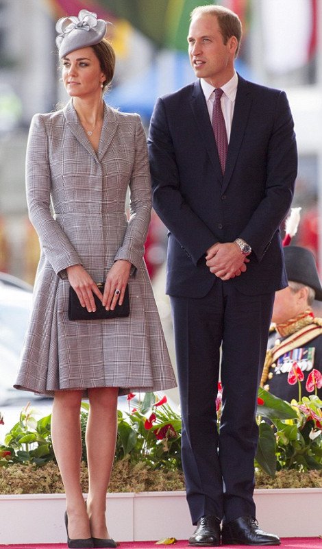 Η πρώτη δημόσια εμφάνιση της εγκυμονούσας Κέιτ Μίντλετον μετά από 1,5 μήνα -Το παρ' ολίγον σέξι ατύχημα [εικόνες] | iefimerida.gr 4