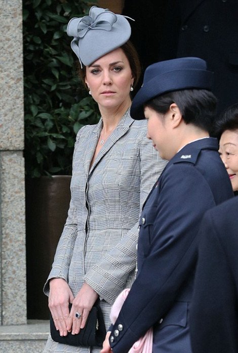 Η πρώτη δημόσια εμφάνιση της εγκυμονούσας Κέιτ Μίντλετον μετά από 1,5 μήνα -Το παρ' ολίγον σέξι ατύχημα [εικόνες] | iefimerida.gr 7
