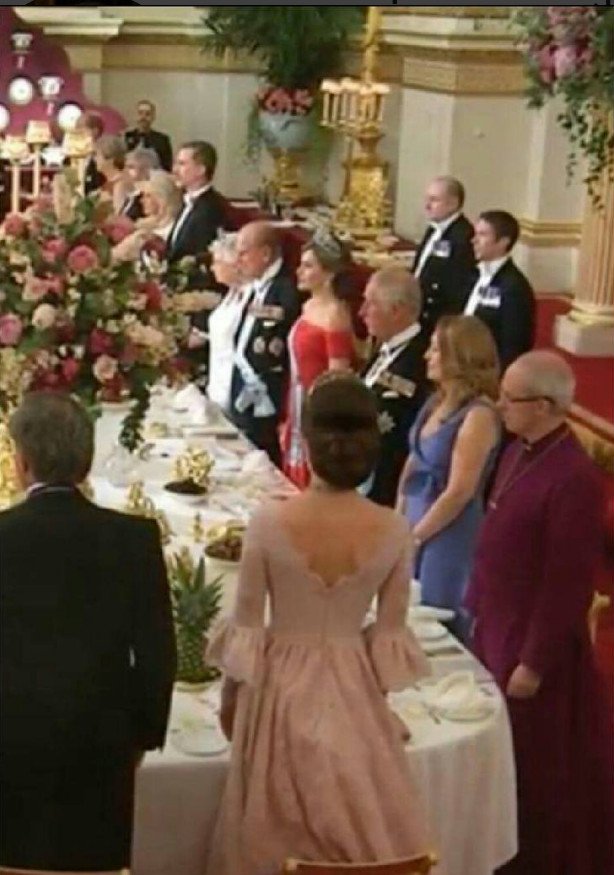 Ηττήθηκε από τη Λετίθια η Κέιτ Μίντλετον -Μουτρωμένη και κακοντυμένη η δούκισσα, αεράτη και στιλάτη η βασίλισσα [εικόνες]  | iefimerida.gr 1