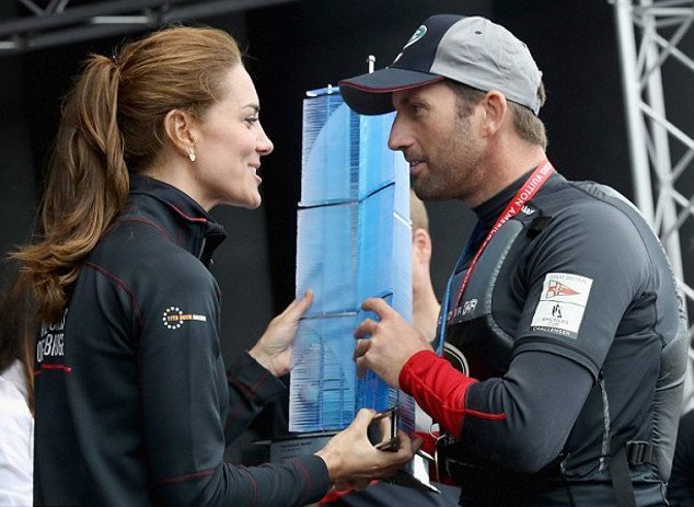 Ψίθυροι στη Βρετανία: Ο ολυμπιονίκης που λαχταρά να συναντά η Κέιτ Μίντλετον -Τα τετ α τετ τους [εικόνες] | iefimerida.gr 0