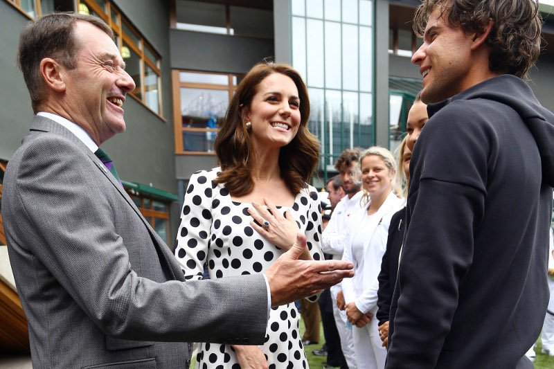 Τέλος το κλασικό μακρύ μαλλί για την Κέιτ Μίντλετον -Και αυτή με κούρεμα Lob [εικόνες] | iefimerida.gr 1