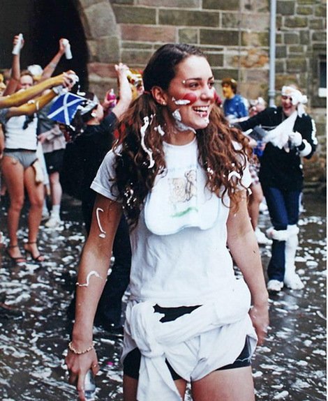 Δείτε τη δούκισσα Κέιτ Μίντλετον γεμάτη αφρό ξυρίσματος [εικόνα]  | iefimerida.gr 0