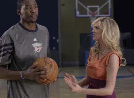 Σε καυτό βίντεο η Κέιτ Άπτον-Μαζί της δυο σταρ του NBA [εικόνες+βίντεο] | iefimerida.gr 1