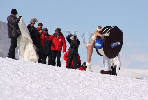 «Καυτή» στους -35 βαθμούς: Mυστική φωτογράφηση σουπερμόντελ στην Ανταρκτική [εικόνες]  | iefimerida.gr 3