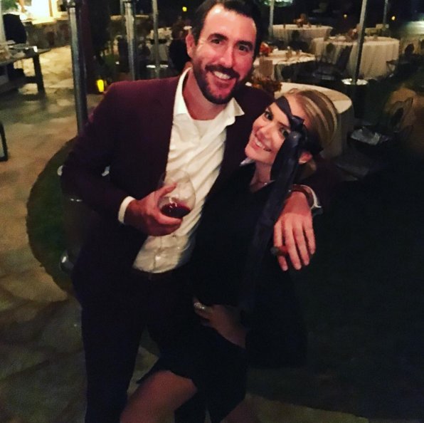 Αρραβωνιάστηκε η Κέιτ Απτον -Το ανακοίνωσε στο Met Gala [εικόνες] | iefimerida.gr 3