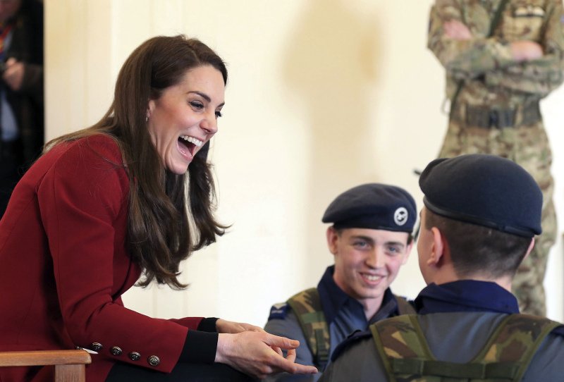 Η Κέιτ Μίντλετον έγινε... πιλότος -Οι δόκιμοι της RAF της έμαθαν τα μυστικά τους [εικόνες & βίντεο] | iefimerida.gr 4