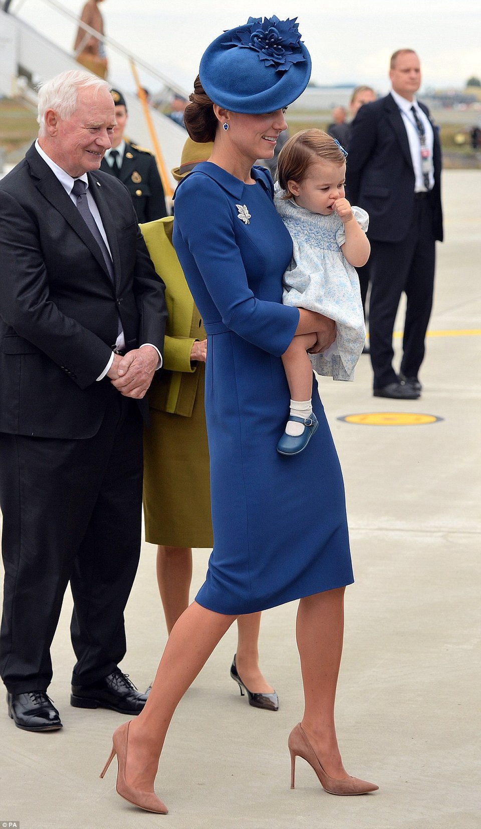 Μέσα στην ντουλάπα της Κέιτ Μίντλετον -Μόνο στον Καναδά φόρεσε ρούχα 62.000 λιρών [εικόνες] | iefimerida.gr 1