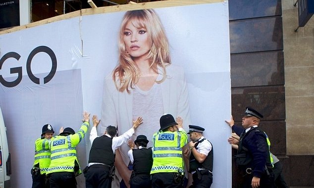 Τέσσερις άνθρωποι τραυματίστηκαν εξ' αιτίας της Κέιτ Μος [εικόνες] | iefimerida.gr 0