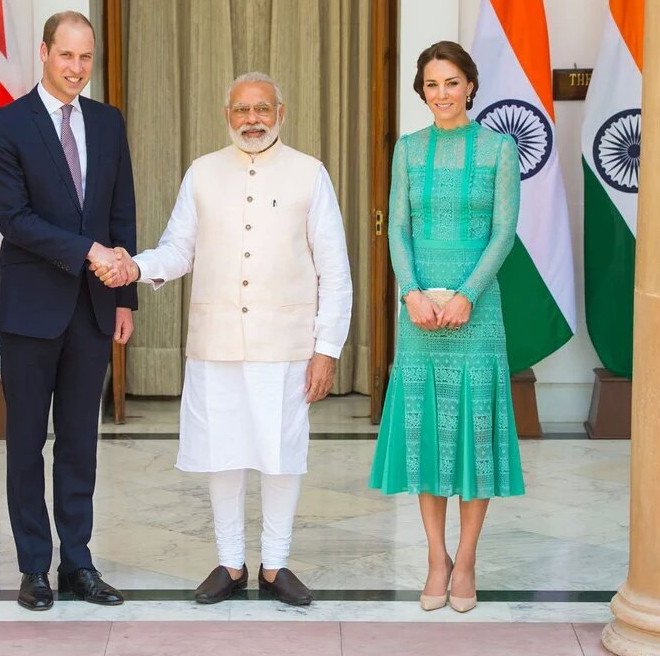 Λεπτή μέση τέλος -Σταρ προμοτάρουν το ανδρόγυνο σώμα, χωρίς καμπύλες [εικόνες] | iefimerida.gr 0