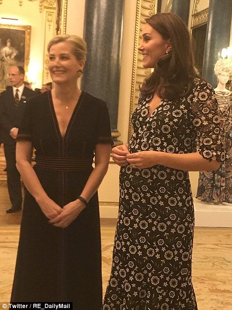  Η Αννα Γουίντορ συνάντησε την Κέιτ Μίντλετον και έκανε κάτι που κάνει εξαιρετικά σπάνια -Καλεσμένη στο παλάτι [εικόνες] | iefimerida.gr 0