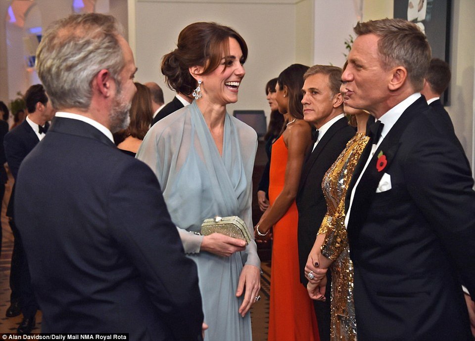 Η τολμηρή εμφάνιση της Κέιτ Μίντλετον που συζητήθηκε [εικόνες] | iefimerida.gr 4