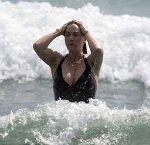 Αγνώριστη η Γουίνσλετ -Η ζυγαριά χτύπησε «κόκκινο» [εικόνες] | iefimerida.gr 4