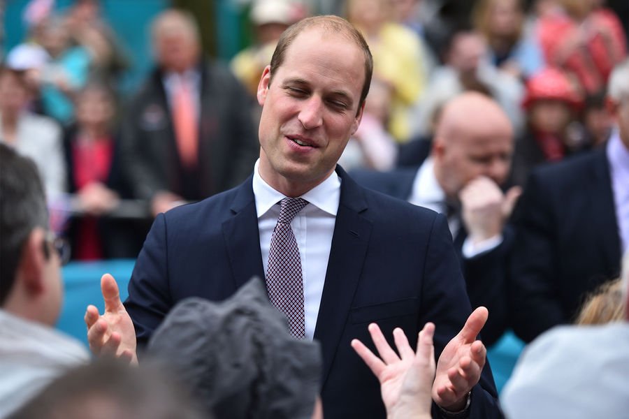 Kέιτ και Γουίλιαμ κατέβηκαν να χαιρετήσουν το λαό –Λίγο επίπλαστα τα χαμόγελα [εικόνες] | iefimerida.gr 15