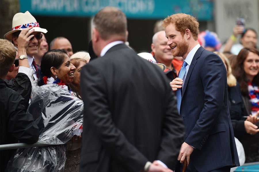 Kέιτ και Γουίλιαμ κατέβηκαν να χαιρετήσουν το λαό –Λίγο επίπλαστα τα χαμόγελα [εικόνες] | iefimerida.gr 14