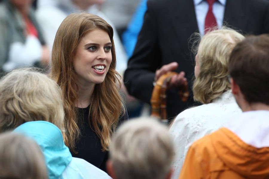 Kέιτ και Γουίλιαμ κατέβηκαν να χαιρετήσουν το λαό –Λίγο επίπλαστα τα χαμόγελα [εικόνες] | iefimerida.gr 13