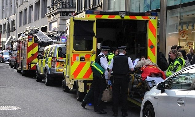 Τέσσερις άνθρωποι τραυματίστηκαν εξ' αιτίας της Κέιτ Μος [εικόνες] | iefimerida.gr 1