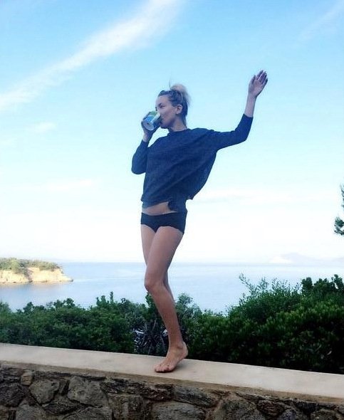 Η Κέιτ Χάντσον διαφημίζει τη Σκιάθο [εικόνες] | iefimerida.gr 0