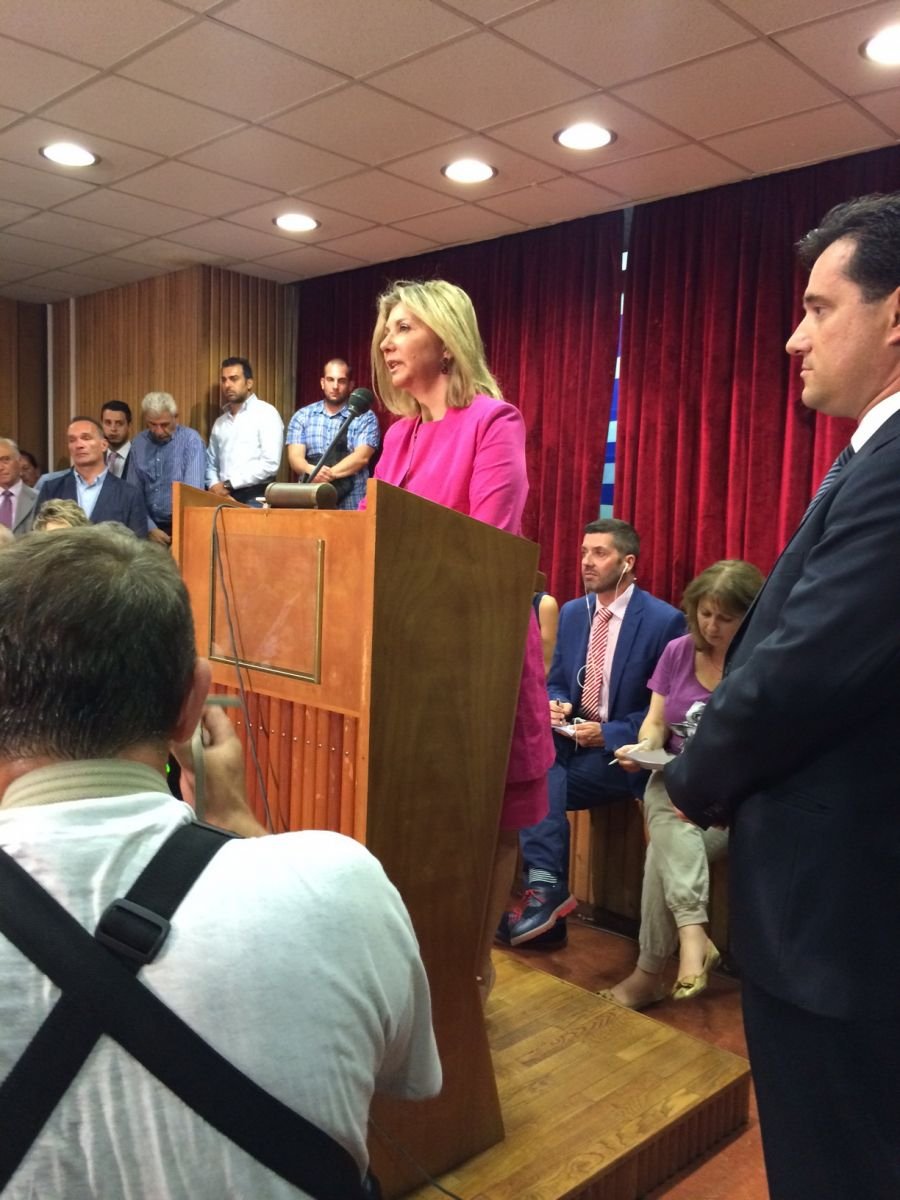 Οταν η Κατερίνα συνάντησε την Ζέτα: Οι άσπονδες φίλες που μόνο δεν αρπάχτηκαν [εικόνες] | iefimerida.gr 1