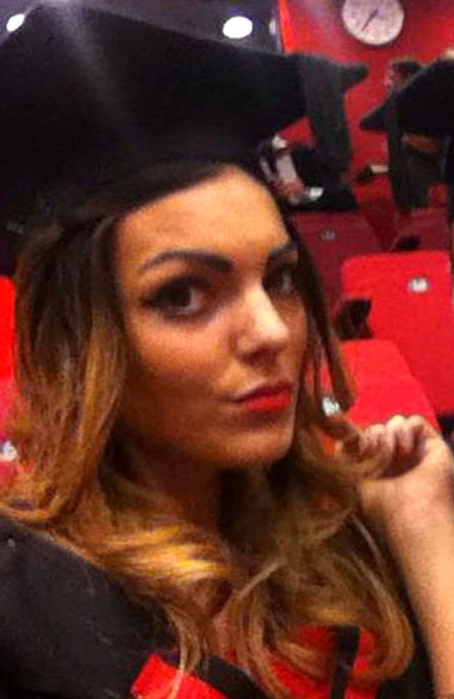 Ελληνίδα φοιτήτρια μιλά στην Mirror για την προσθετική στήθους που της άλλαξε την καριέρα [εικόνες] | iefimerida.gr 1