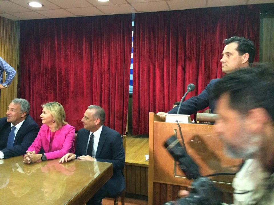 Οταν η Κατερίνα συνάντησε την Ζέτα: Οι άσπονδες φίλες που μόνο δεν αρπάχτηκαν [εικόνες] | iefimerida.gr 2