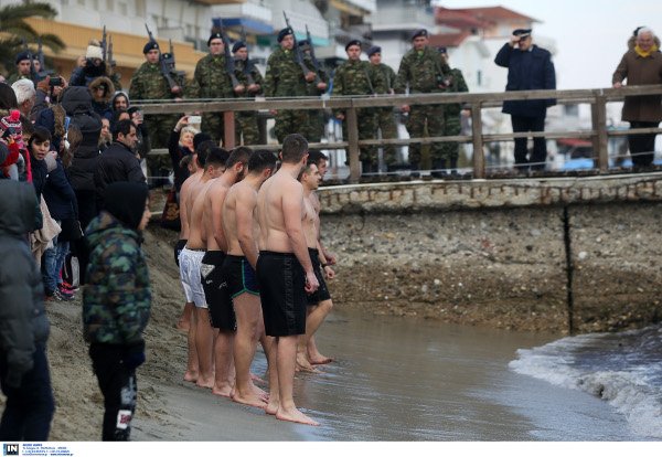 Με λαμπρότητα γιορτάστηκαν τα Θεοφάνεια σε όλη τη χώρα  [εικόνες] | iefimerida.gr 45