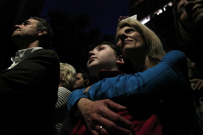 Καθαρίστριες ΥΠΟΙΚ: Παρέλαση υπουργών και ολονύχτιο γλέντι με ποτά, χορούς, τραγούδια καταμεσής του δρόμου [εικόνες] | iefimerida.gr 10