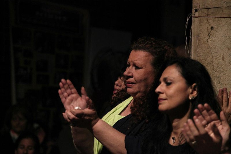 Καθαρίστριες ΥΠΟΙΚ: Παρέλαση υπουργών και ολονύχτιο γλέντι με ποτά, χορούς, τραγούδια καταμεσής του δρόμου [εικόνες] | iefimerida.gr 6