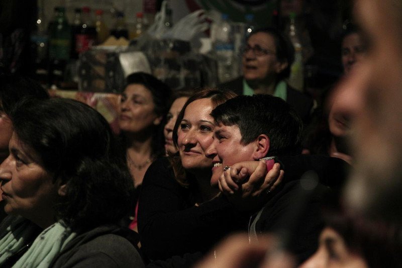 Καθαρίστριες ΥΠΟΙΚ: Παρέλαση υπουργών και ολονύχτιο γλέντι με ποτά, χορούς, τραγούδια καταμεσής του δρόμου [εικόνες] | iefimerida.gr 7