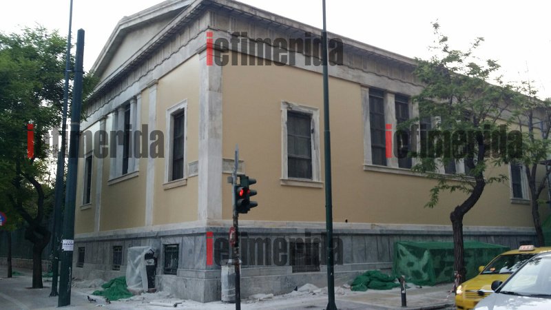 Το Πολυτεχνείο λάμπει ξανά -Το γκράφιτι εξαφανίστηκε και ο τοίχος του ιδρύματος γυαλίζει [εικόνες] | iefimerida.gr 0