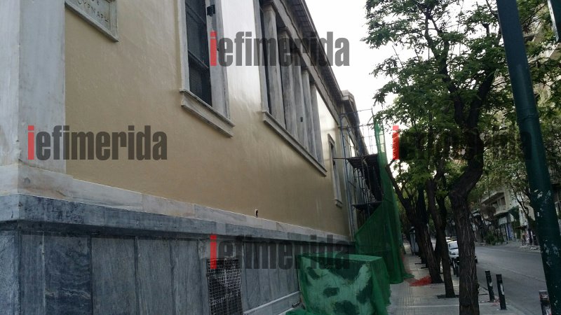 Το Πολυτεχνείο λάμπει ξανά -Το γκράφιτι εξαφανίστηκε και ο τοίχος του ιδρύματος γυαλίζει [εικόνες] | iefimerida.gr 2