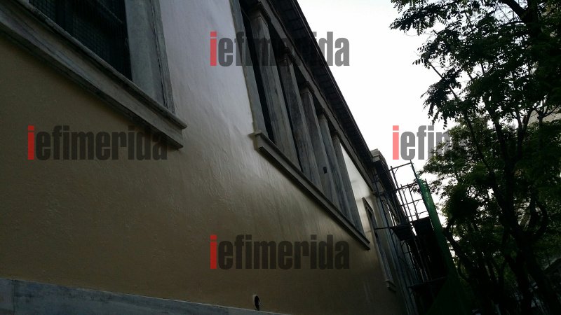 Το Πολυτεχνείο λάμπει ξανά -Το γκράφιτι εξαφανίστηκε και ο τοίχος του ιδρύματος γυαλίζει [εικόνες] | iefimerida.gr 4