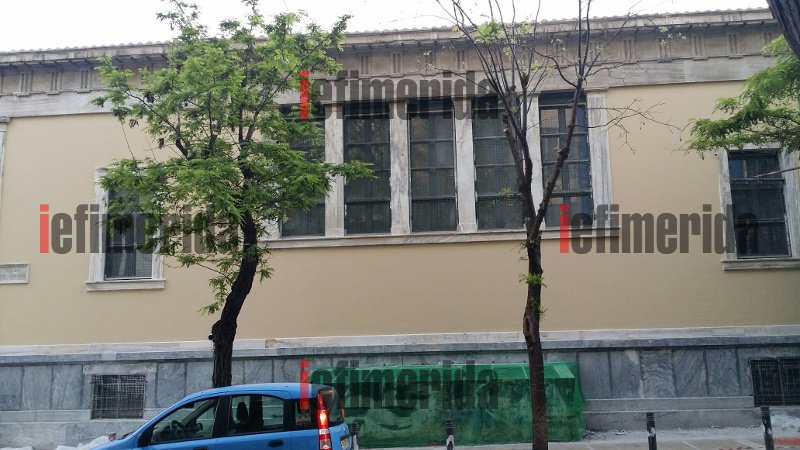 Το Πολυτεχνείο λάμπει ξανά -Το γκράφιτι εξαφανίστηκε και ο τοίχος του ιδρύματος γυαλίζει [εικόνες] | iefimerida.gr 5