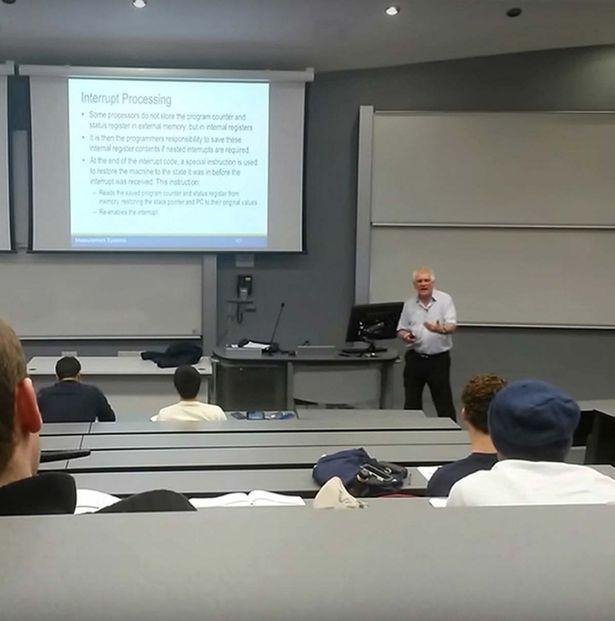 Καθηγητής πανεπιστημίου στο Μάντσεστερ με διπλή ζωή - Το βράδυ ήταν πορνοστάρ [εικόνες] | iefimerida.gr 1