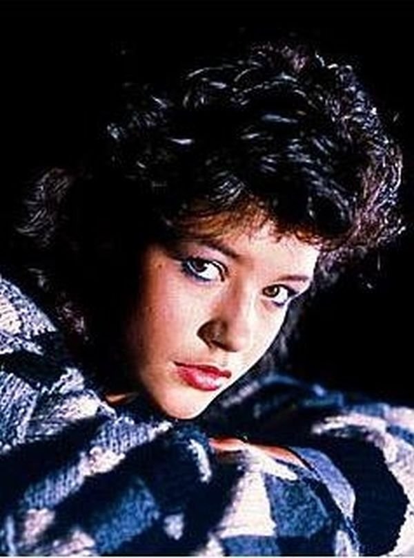 Η Κάθριν Ζέτα Τζόουνς όταν έκανε τα πρώτα της βήματα ως ηθοποιός [εικόνες] | iefimerida.gr 0