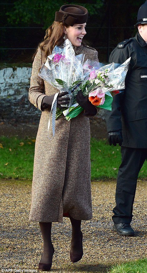 Πού άφησε τον πρίγκιπα Τζορτζ Χριστουγεννιάτικα η Κέιτ; -Η εντυπωσιακή εμφάνιση στην εκκλησία της Μαρίας Μαγδαληνής [εικόνες] | iefimerida.gr 12