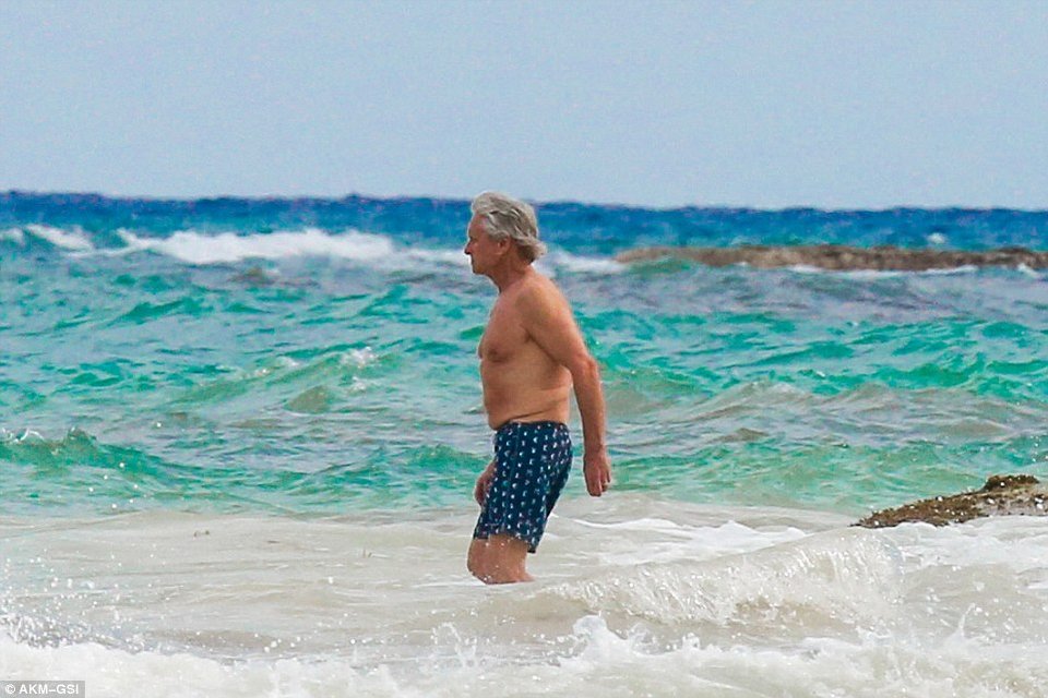 Το αψεγάδιαστο κορμί της Κάθριν Ζέτα Τζόουνς -Με μαγιό στο Μεξικό [εικόνες] | iefimerida.gr 7