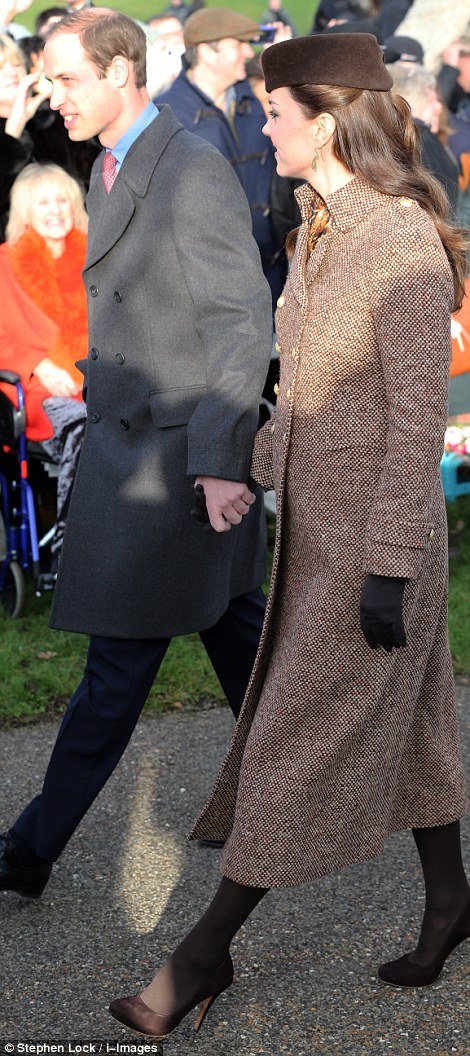 Πού άφησε τον πρίγκιπα Τζορτζ Χριστουγεννιάτικα η Κέιτ; -Η εντυπωσιακή εμφάνιση στην εκκλησία της Μαρίας Μαγδαληνής [εικόνες] | iefimerida.gr 9