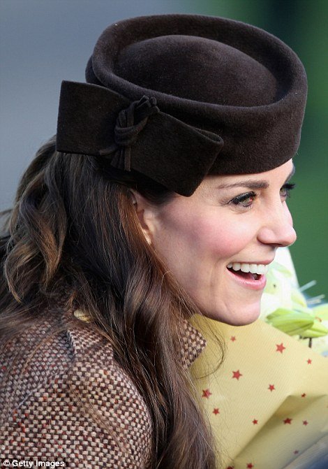 Πού άφησε τον πρίγκιπα Τζορτζ Χριστουγεννιάτικα η Κέιτ; -Η εντυπωσιακή εμφάνιση στην εκκλησία της Μαρίας Μαγδαληνής [εικόνες] | iefimerida.gr 6