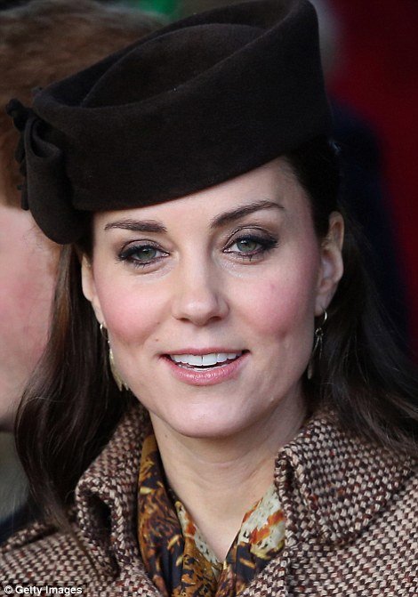 Πού άφησε τον πρίγκιπα Τζορτζ Χριστουγεννιάτικα η Κέιτ; -Η εντυπωσιακή εμφάνιση στην εκκλησία της Μαρίας Μαγδαληνής [εικόνες] | iefimerida.gr 5