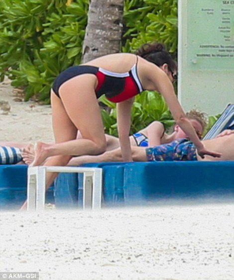 Το αψεγάδιαστο κορμί της Κάθριν Ζέτα Τζόουνς -Με μαγιό στο Μεξικό [εικόνες] | iefimerida.gr 4