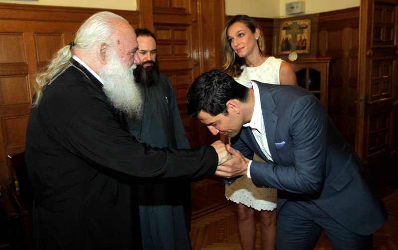 Ρουβάς-Ζυγούλη πήγαν στον Ιερώνυμο -Του ζήτησαν την ευχή του για τον γάμο τους [εικόνες] | iefimerida.gr 2